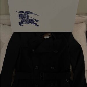 NWT Burberry Classic Black Belted Trench/US size 40